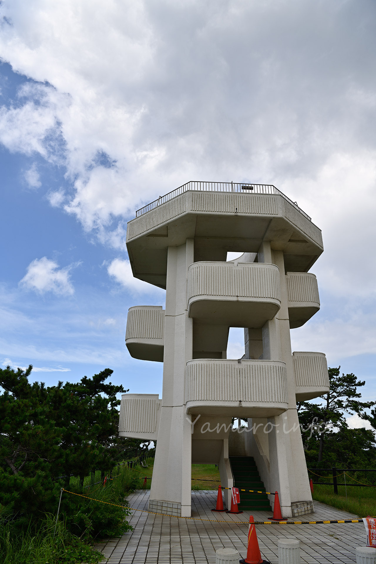 富津公園中央にある展望台は、この撮影時封鎖中だった。