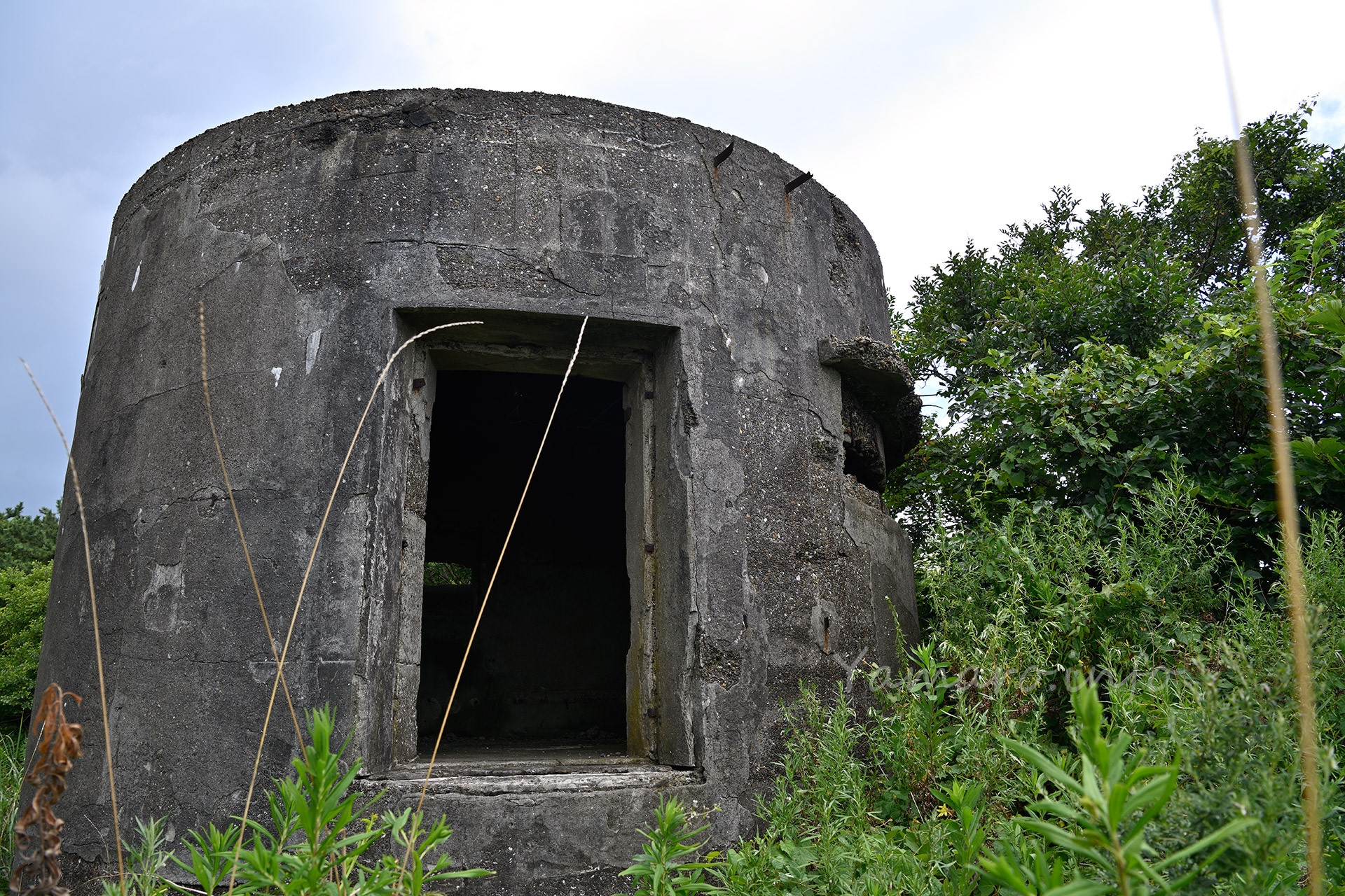 監的所を後にします。建造から1世紀近く経過したと推察される監的所、あと1世紀持つのかな？