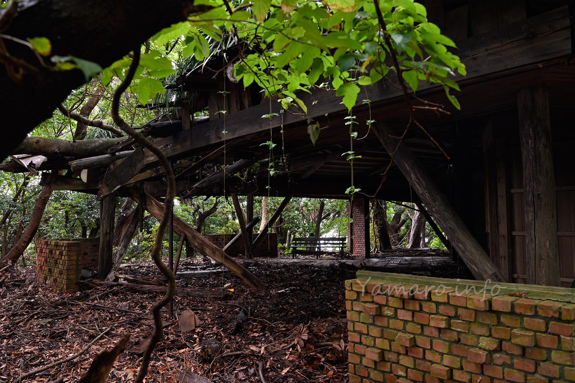 おしゃれなレンガ、当時としてはハイカラ（死語）な場所だったのかな？