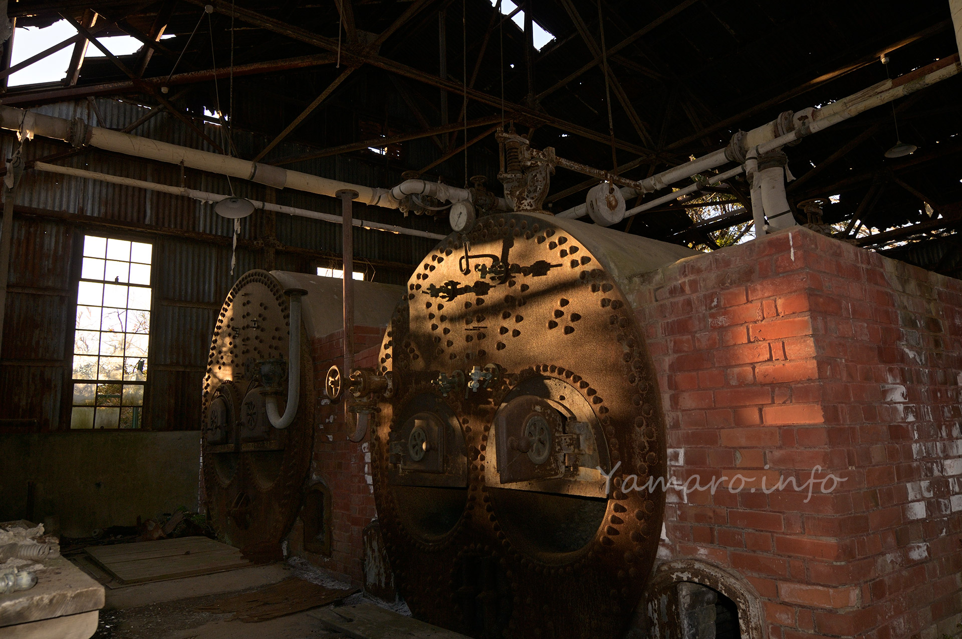 ボイラーが2基鎮座している。この当時は石炭を使っていたのだろう。