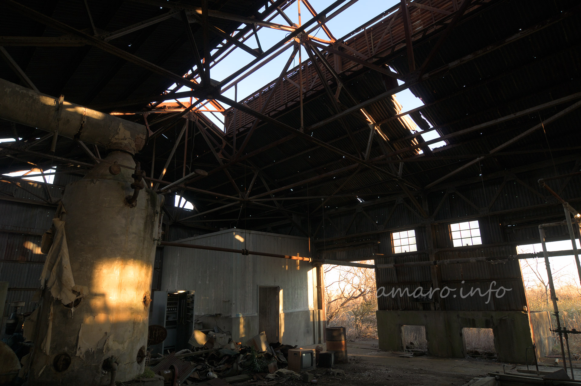 2009（平成21）年11月に土木学会選奨土木遺産されたが、カタパルトや滑走台などの湖岸施設のみで、ここは対象外の模様。